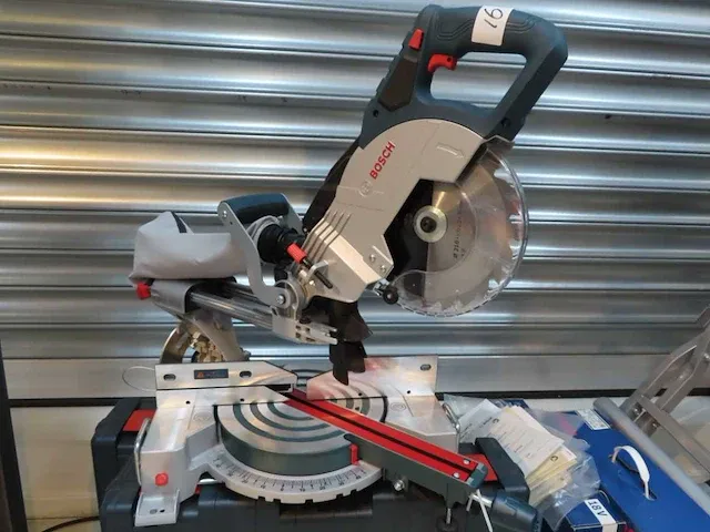 Bosch - gcm 18v-216 - afkortzaagmachine - afbeelding 1 van  2