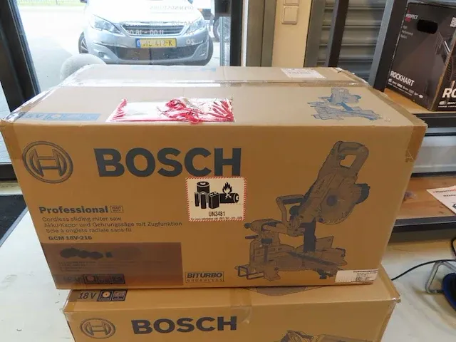 Bosch - gcm 18v-216 - afkortzaagmachine - afbeelding 2 van  2