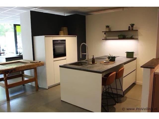Bosch - nobilia eiland keuken met apparatenwand - afbeelding 1 van  28