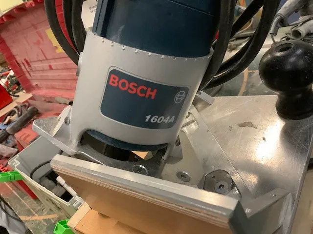 Bosch 1604a freesmachine - afbeelding 2 van  6