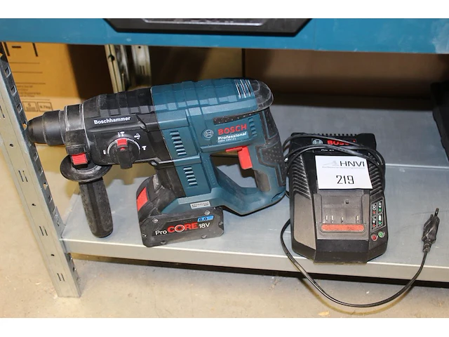 Bosch accuboorhamer type gbh 18v-21 met accu en lader - afbeelding 1 van  3