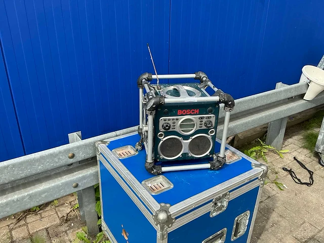 Bosch bouwradio / oplader radio & wekker - afbeelding 1 van  5