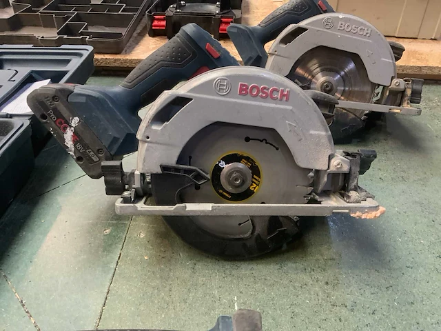 Bosch cirkelzaagmachine (2x) - afbeelding 2 van  6