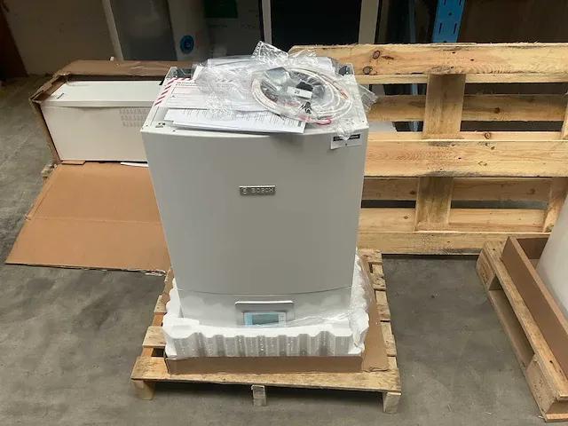 Bosch compress 3400i aws warmtepomp - afbeelding 1 van  4