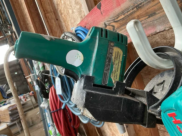 Bosch en metabo heggenschaar en kettingzaag (2x) - afbeelding 3 van  6