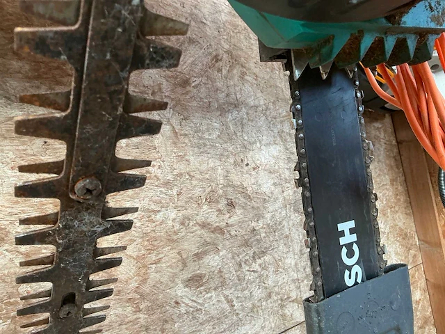 Bosch en metabo heggenschaar en kettingzaag (2x) - afbeelding 5 van  6