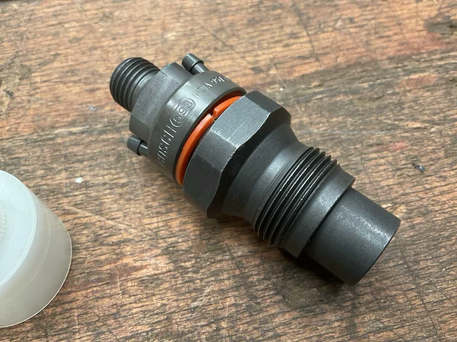 Bosch fuel injector assembly (3x) - afbeelding 1 van  5