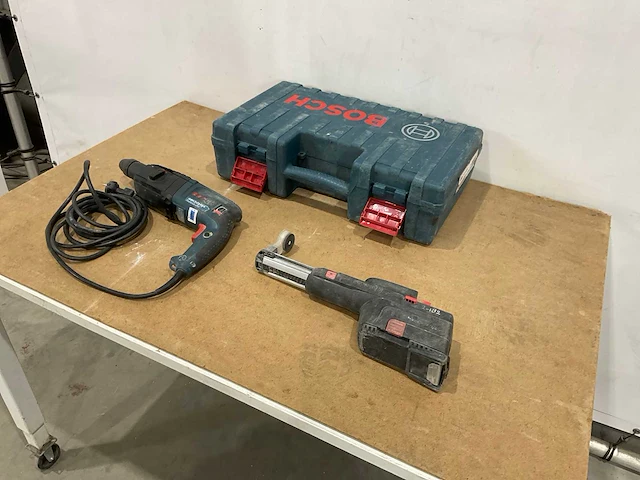 Bosch gbh 2-23 rea boormachine met afzuiger - afbeelding 1 van  6