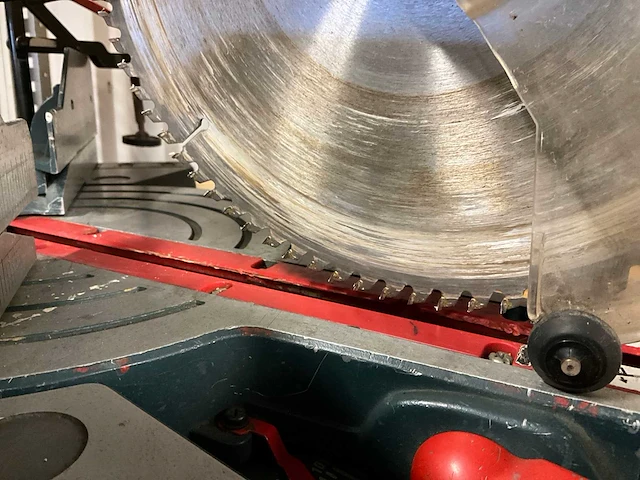 Bosch gcm 12 sd afkortzaag - afbeelding 4 van  5