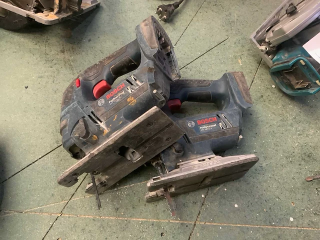 Bosch gst 18v decoupeerzaag (2x) - afbeelding 1 van  4
