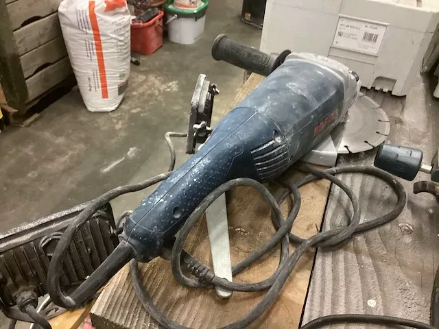 Bosch haakse slijpmachine - afbeelding 2 van  3