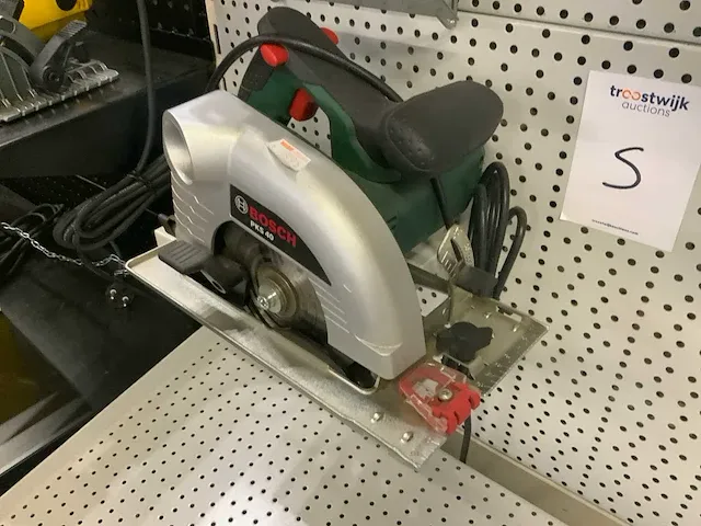 Bosch pks 40 cirkelzaagmachine - afbeelding 2 van  3