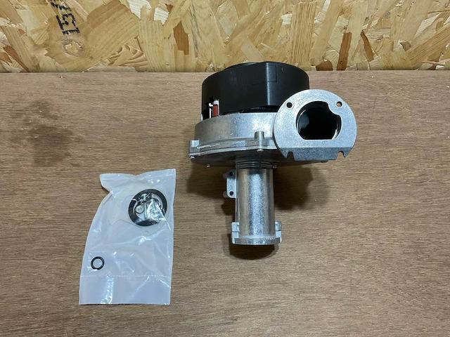 Bosch ventilator 45/60kw - afbeelding 1 van  8