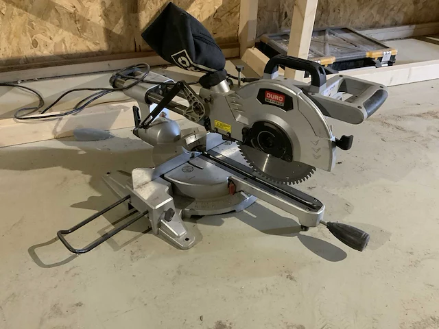 Bosch wwd-kgs1900 afkortzaag - afbeelding 1 van  5