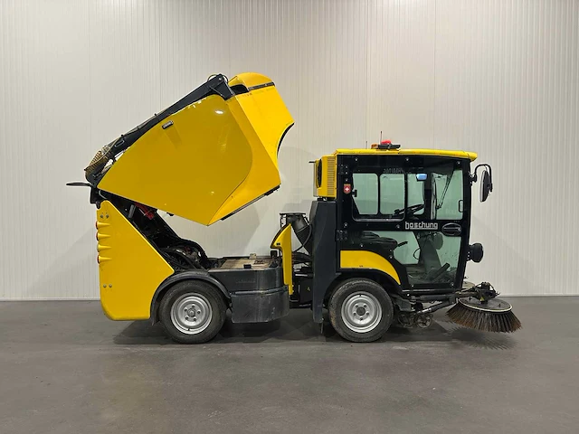 Boschug s2 zelfrijdende veegmachine t-78-fkj - afbeelding 19 van  21