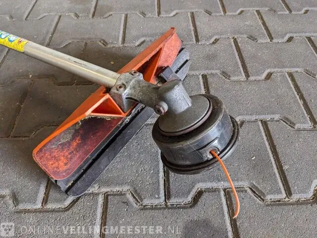 Bosmaaier benzine stihl, fs100, bouwjaar 2006 - afbeelding 2 van  7