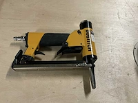 Bostich 21680b pneumatische tacker (2x) - afbeelding 2 van  3