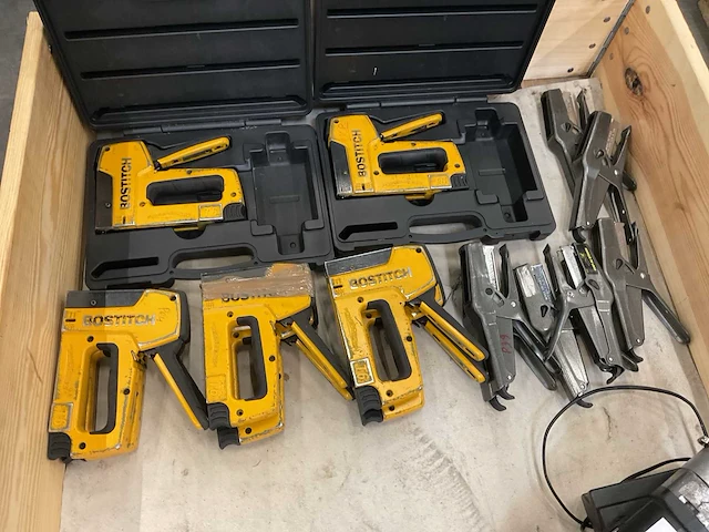 Bostitch partij nietapparaten, 15 stuks - afbeelding 1 van  3