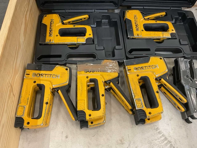 Bostitch partij nietapparaten, 15 stuks - afbeelding 2 van  3