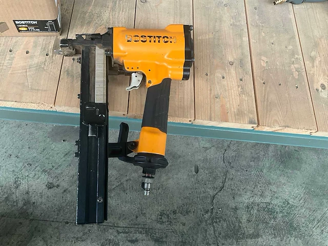 Bostitch pneumatische tacker - afbeelding 1 van  5