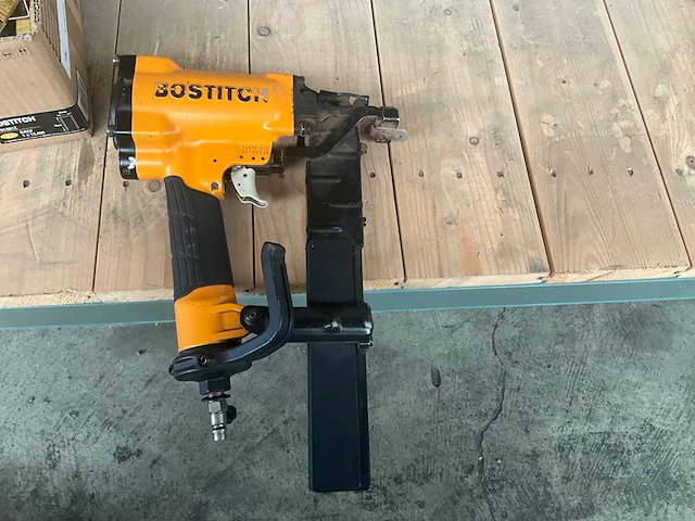 Bostitch pneumatische tacker - afbeelding 2 van  5