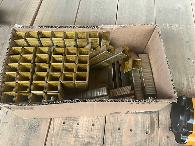 Bostitch pneumatische tacker - afbeelding 4 van  5