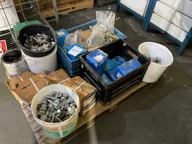 Bouten, moeren - afbeelding 1 van  8