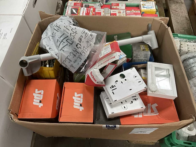 Bouw- en bevestigingsmateriaal - afbeelding 2 van  5