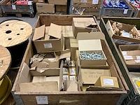 Bouw- en bevestigingsmateriaal - afbeelding 1 van  8