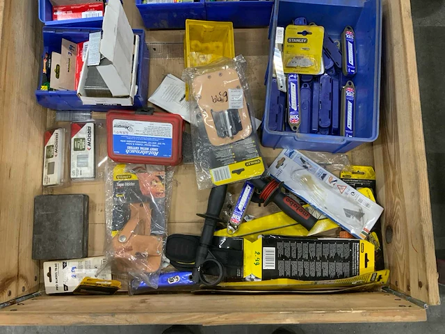 Bouw- en bevestigingsmateriaal - afbeelding 2 van  3
