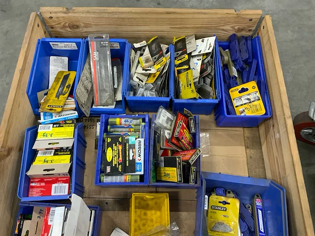 Bouw- en bevestigingsmateriaal - afbeelding 3 van  3