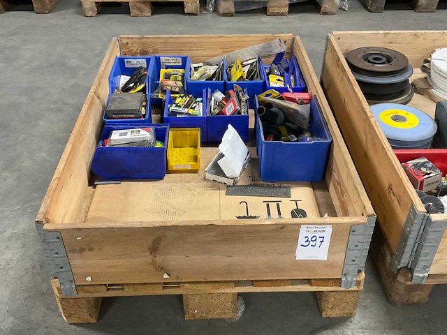 Bouw- en bevestigingsmateriaal - afbeelding 1 van  3