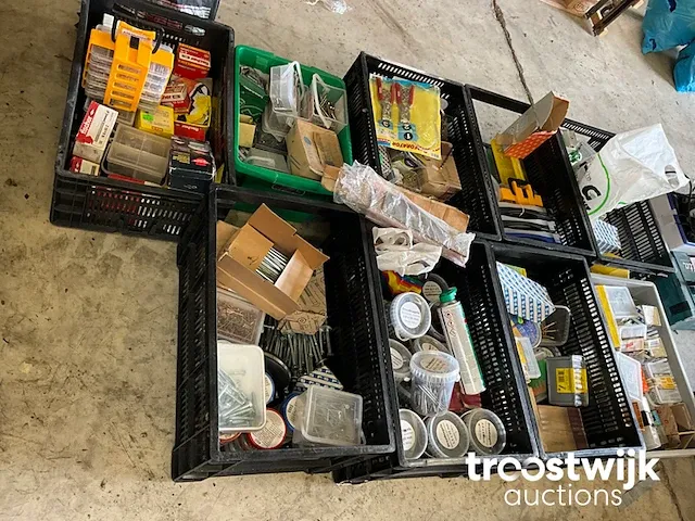 Bouw- en bevestigingsmateriaal - afbeelding 1 van  3