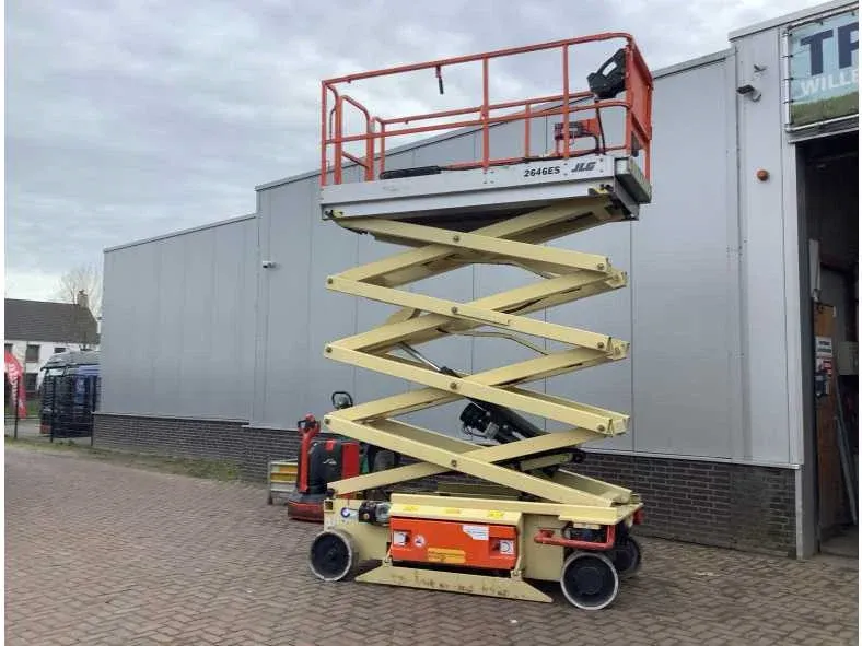 Bouw-, tuin-, verhuurmachines en bedrijfswagens