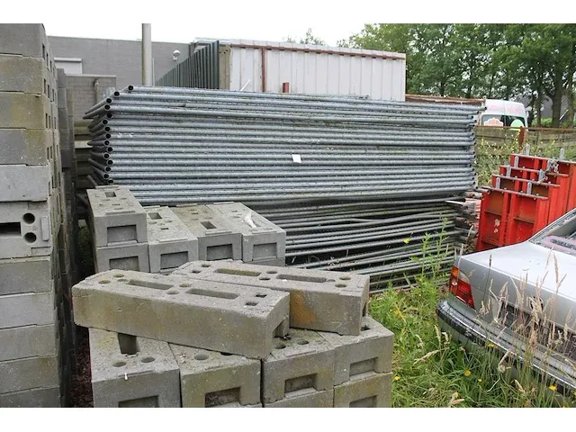 Bouwhekken 68 stuks met ruim 200 kunststof voeten van heras. - afbeelding 1 van  4