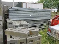 Bouwhekken 68 stuks met ruim 200 kunststof voeten van heras. - afbeelding 1 van  4