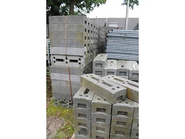 Bouwhekken 68 stuks met ruim 200 kunststof voeten van heras. - afbeelding 2 van  4