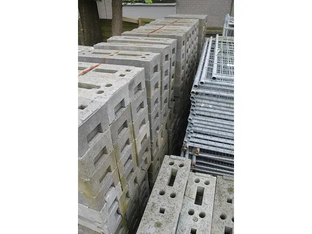 Bouwhekken 68 stuks met ruim 200 kunststof voeten van heras. - afbeelding 4 van  4