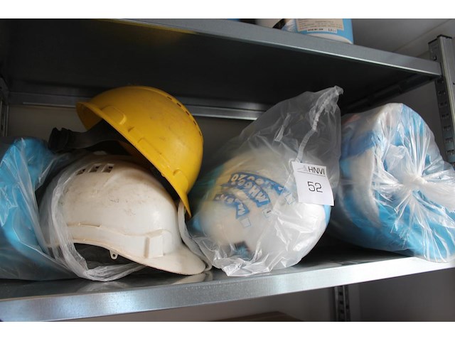 Bouwhelmen 14 stuks. voornamelijk nieuw. - afbeelding 1 van  1