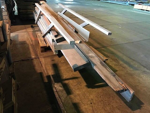 Bouwhout, trap en balken - afbeelding 3 van  5