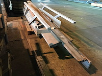 Bouwhout, trap en balken - afbeelding 3 van  5