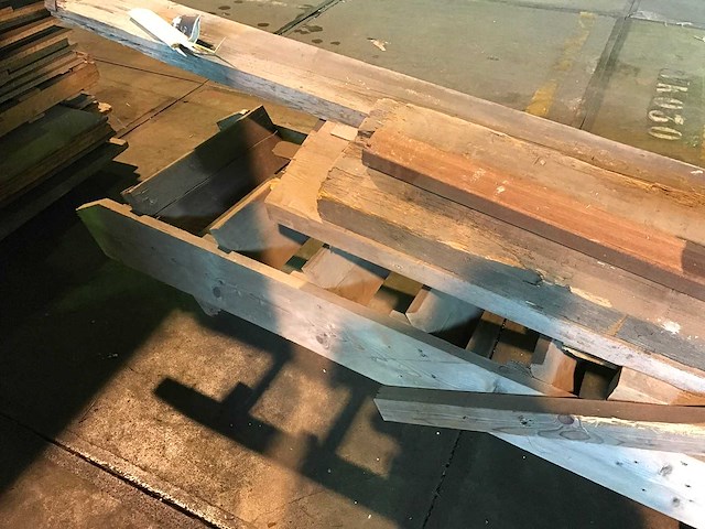 Bouwhout, trap en balken - afbeelding 4 van  5