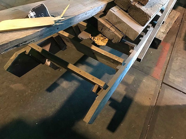 Bouwhout, trap en balken - afbeelding 5 van  5