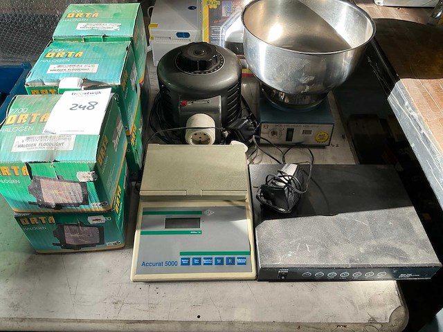 Bouwlamp en divers - afbeelding 2 van  9