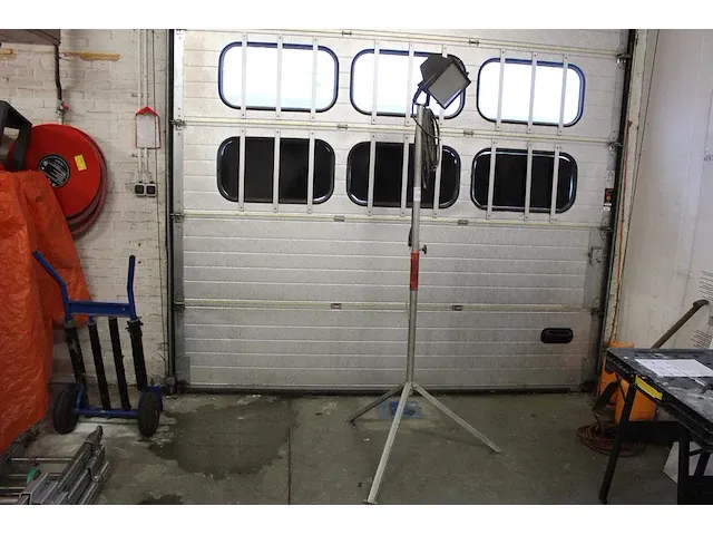 Bouwlamp op statief - afbeelding 1 van  2