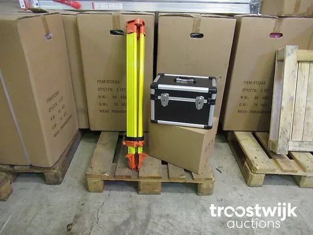 Bouwlaser op statief - afbeelding 4 van  5