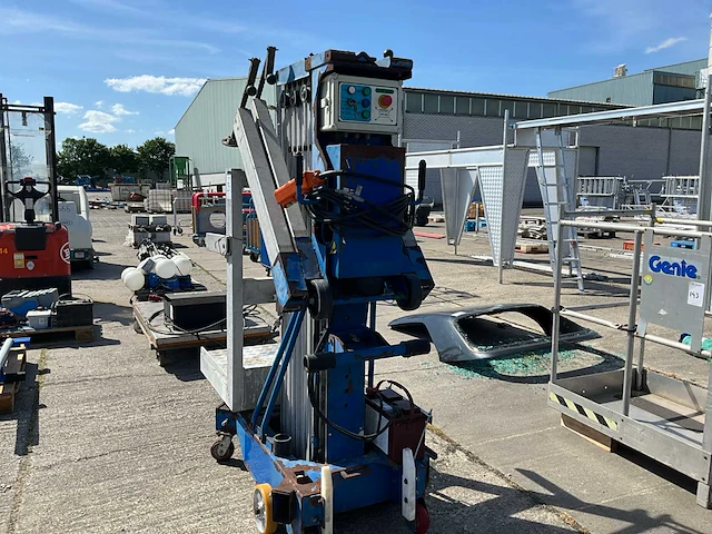 Bouwlift/ masthoogwerker op accu - afbeelding 1 van  16