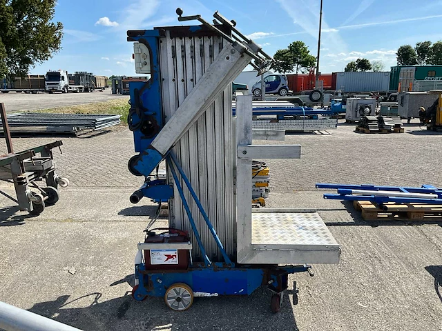 Bouwlift/ masthoogwerker op accu - afbeelding 10 van  16