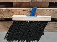 Bouwmachine stoel, bezems en scheppen - afbeelding 15 van  18