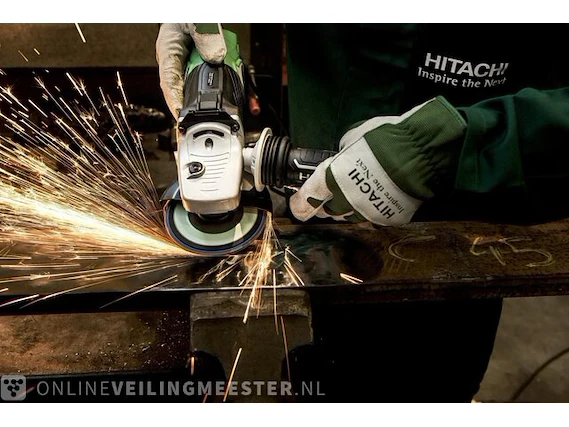 Bouwmateriaal, gereedschap en consumentengoederen tiel